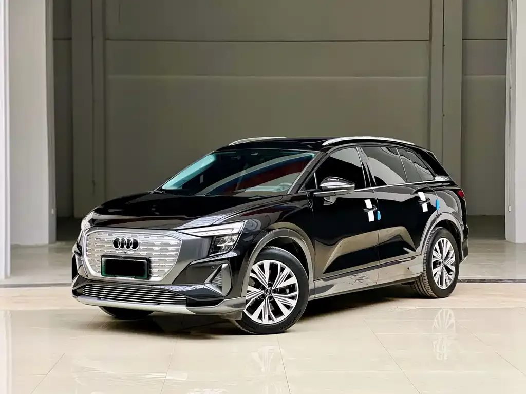 Audi Q5 e-tron — фото 1