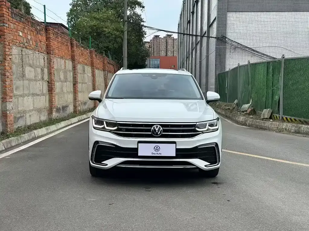 Volkswagen Tiguan L — фото 9