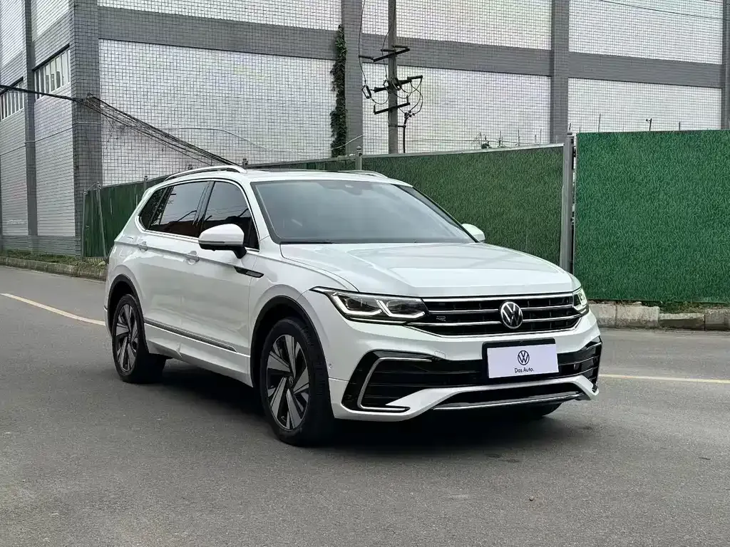 Volkswagen Tiguan L — фото 4