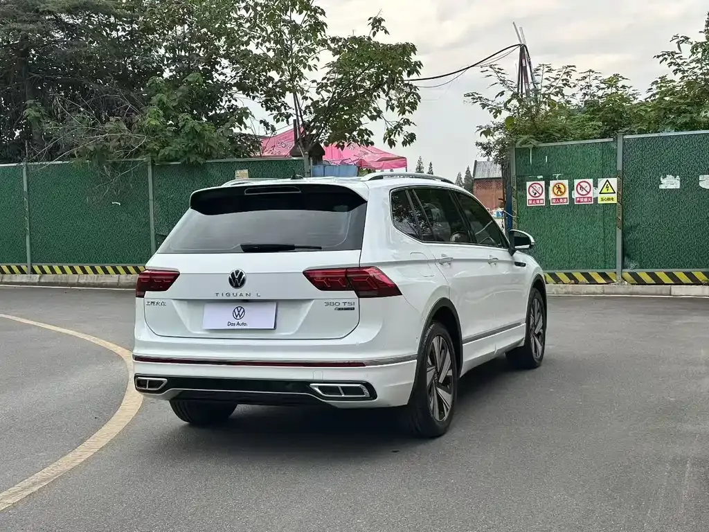 Volkswagen Tiguan L — фото 6
