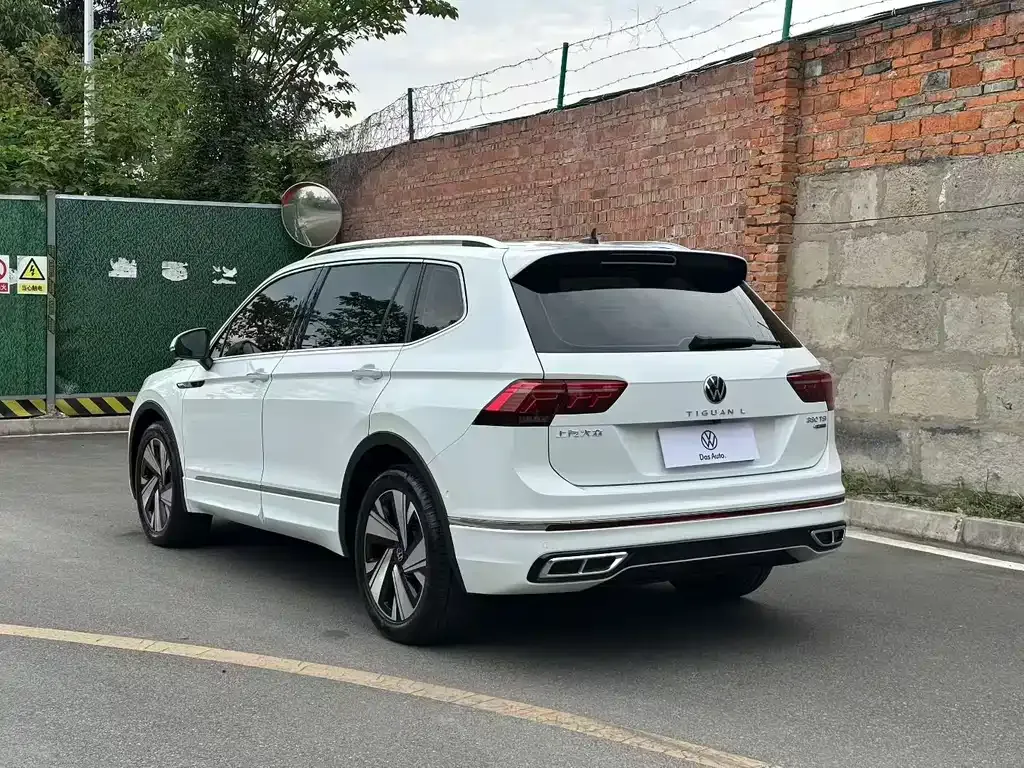 Volkswagen Tiguan L — фото 8