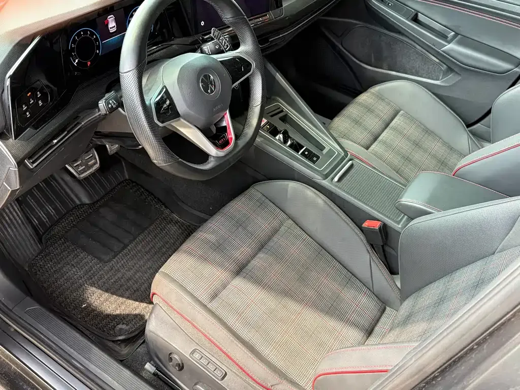 Volkswagen Golf GTI — фото 10