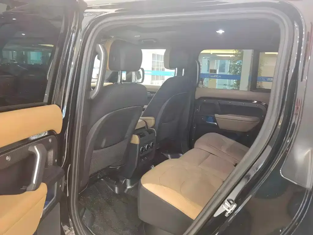 Land Rover Defender — фото 10