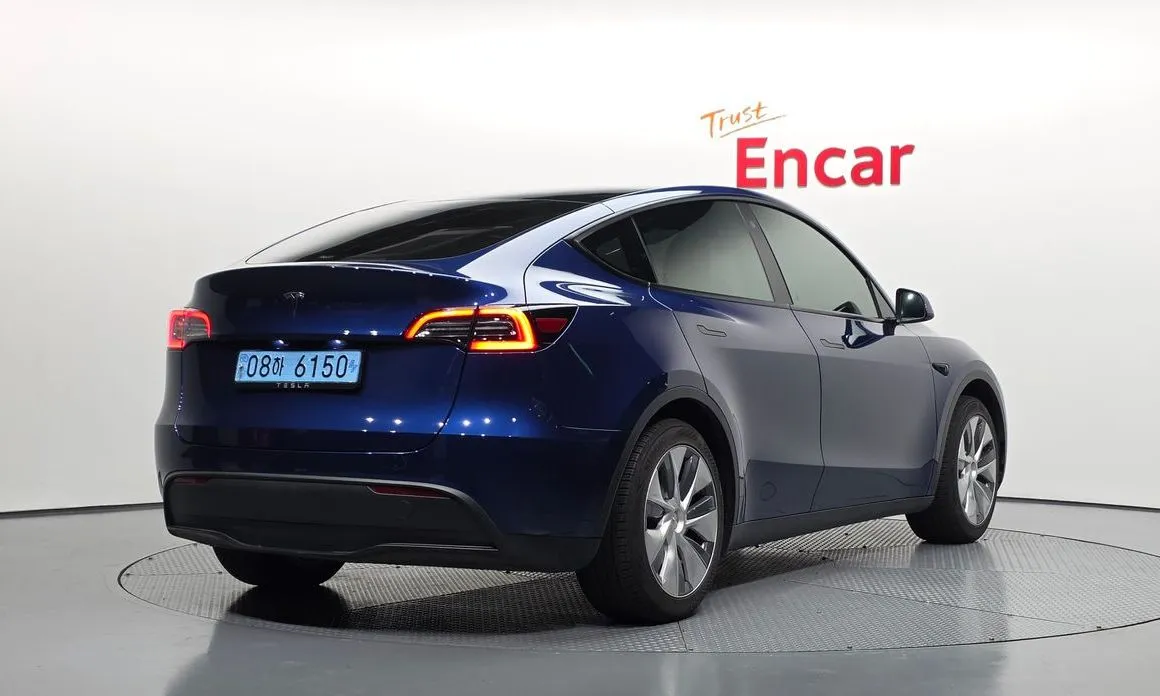 Tesla Model Y — фото 10