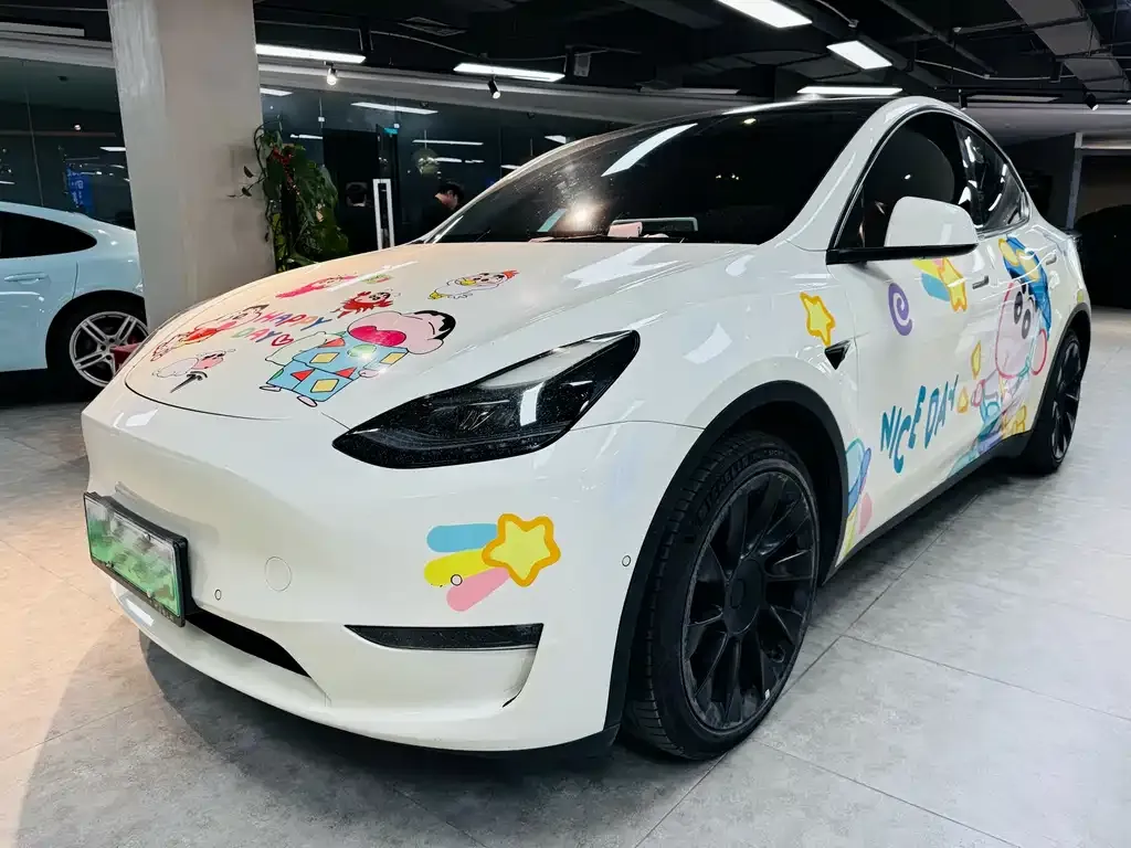 Tesla Model Y — фото 1