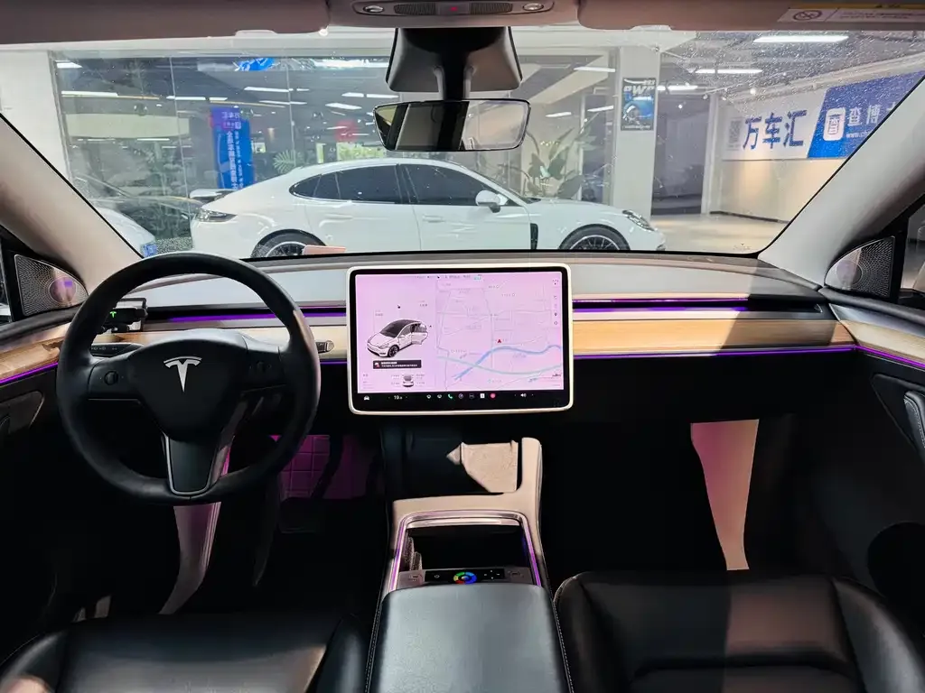 Tesla Model Y — фото 8