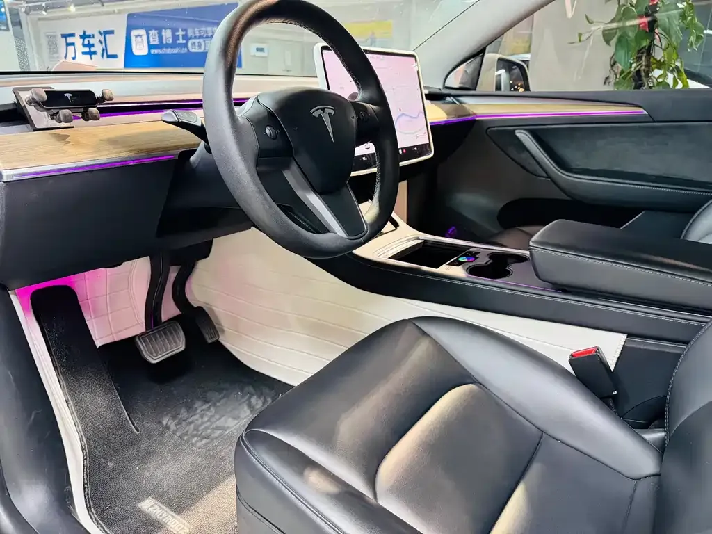 Tesla Model Y — фото 9
