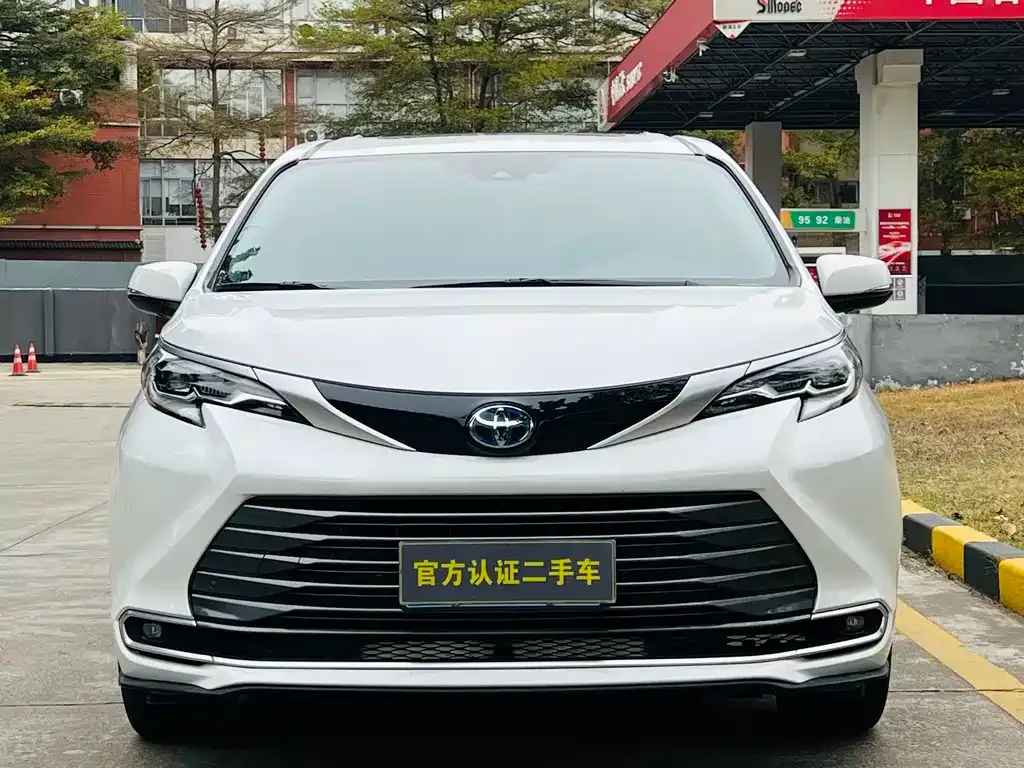 Toyota Sienna — фото 4