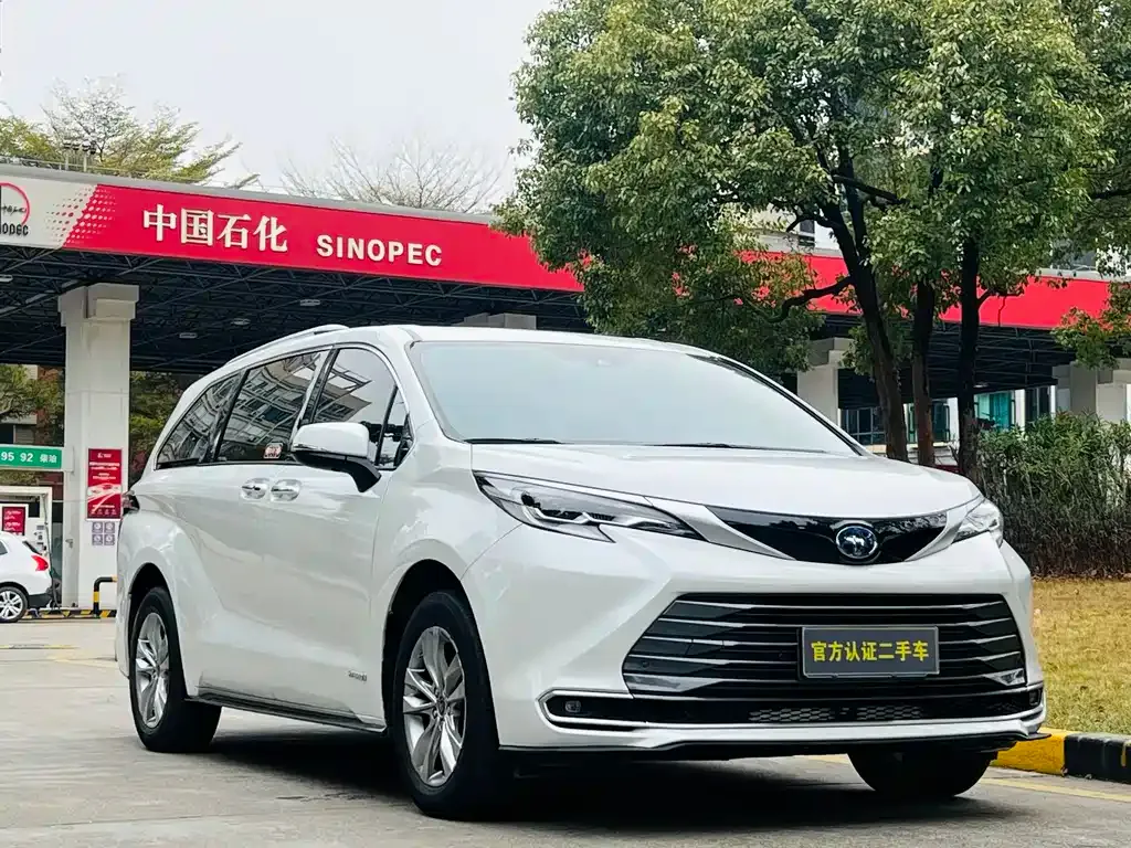 Toyota Sienna — фото 8