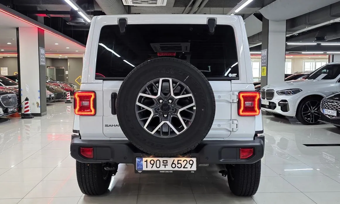 Jeep Wrangler — фото 6
