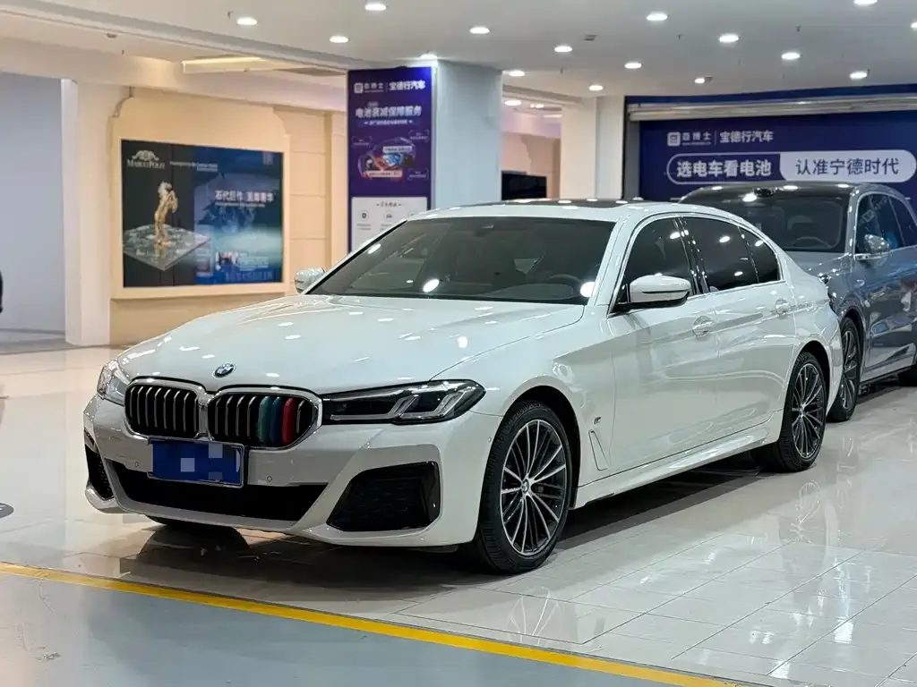 BMW 5 Series — фото 1