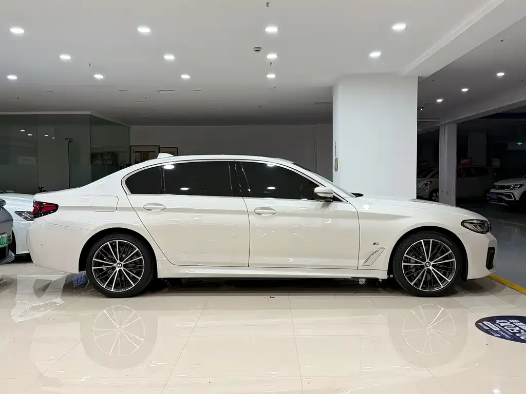 BMW 5 Series — фото 2