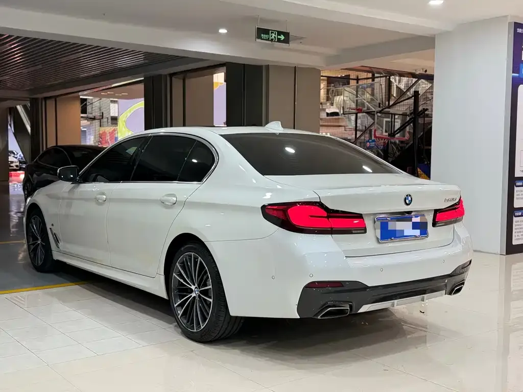 BMW 5 Series — фото 4