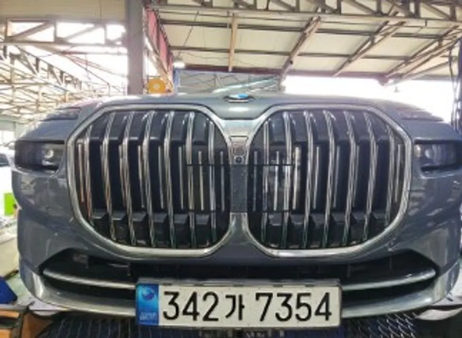 BMW 7-Series — фото 1