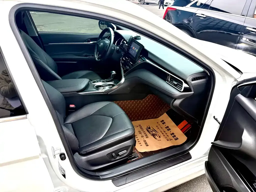Toyota Camry 2023 из CN, фото 2
