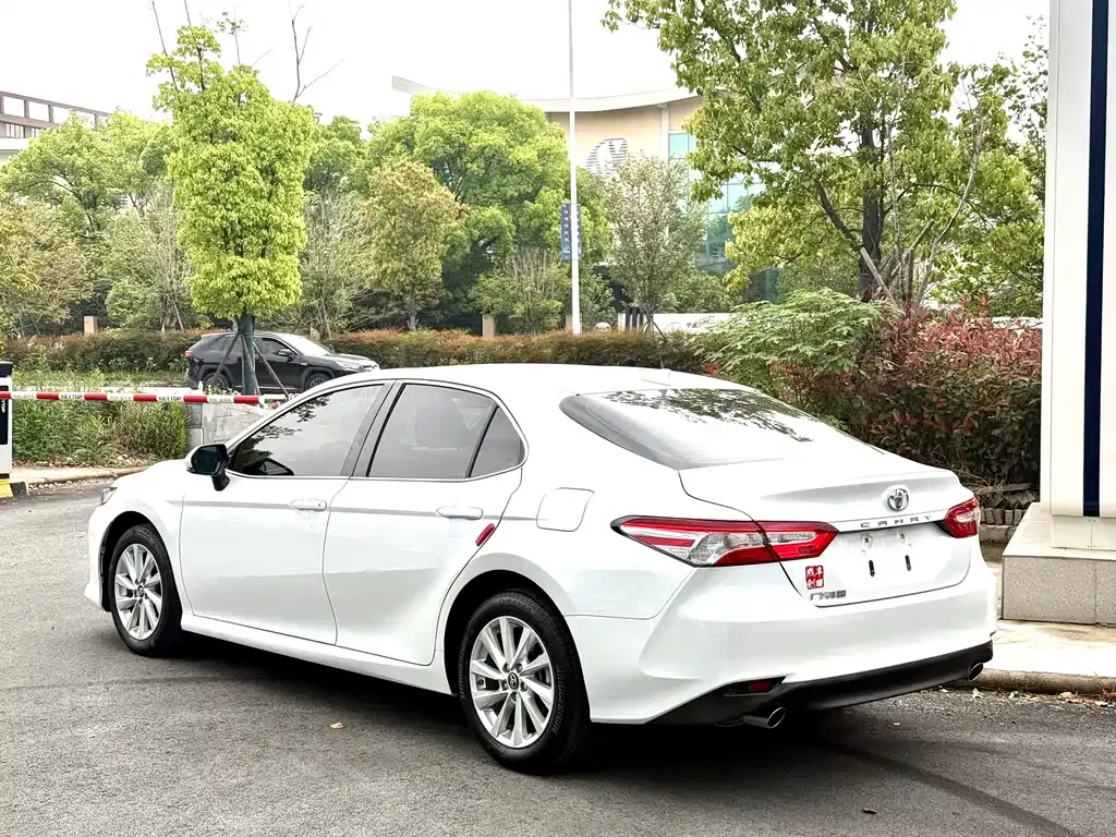 Toyota Camry 2023 из CN, фото 10