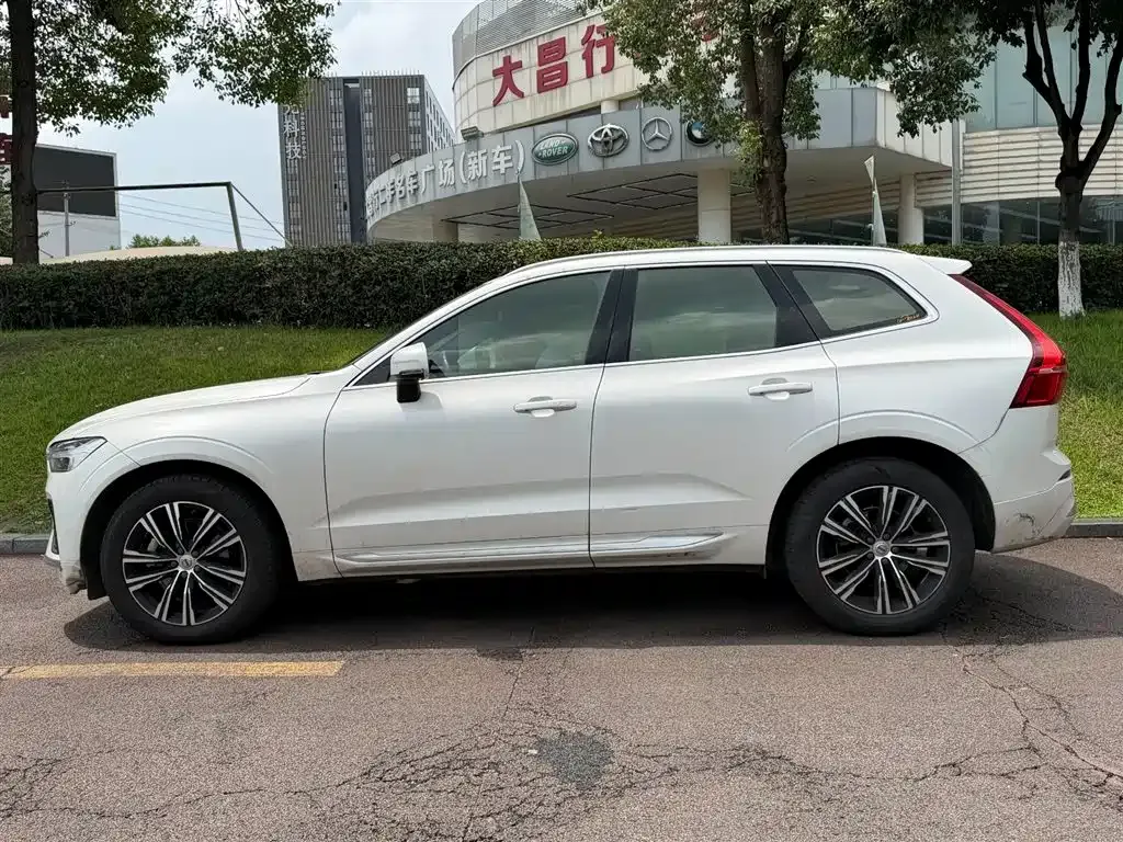 Volvo XC60 — фото 10