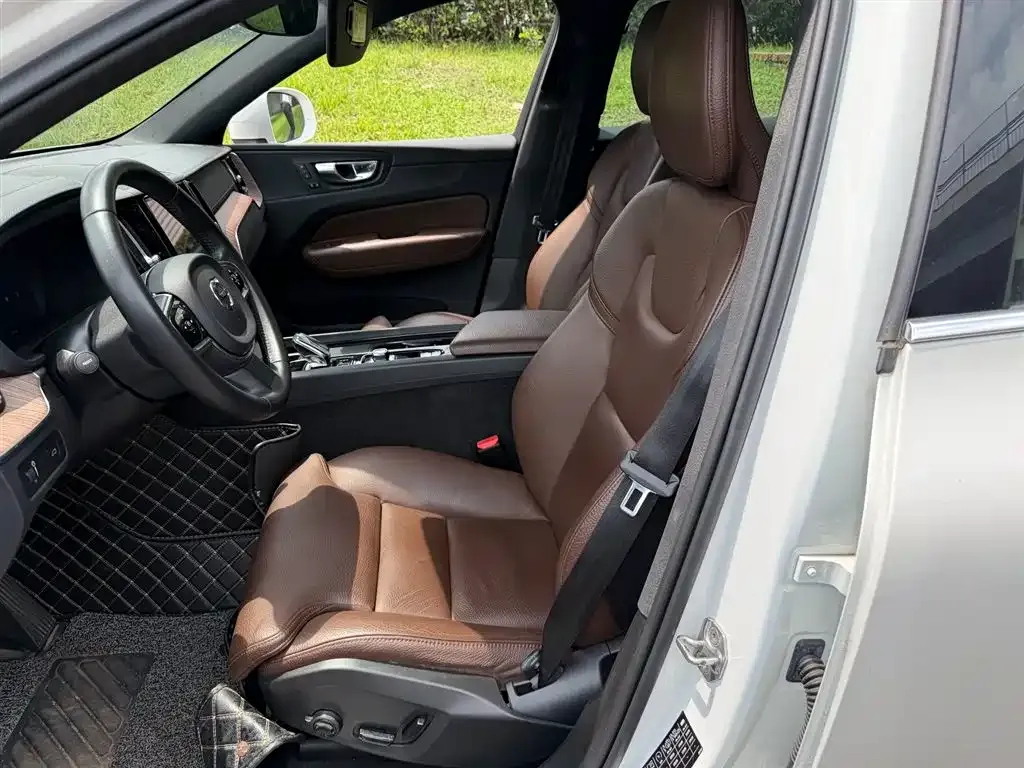 Volvo XC60 — фото 2
