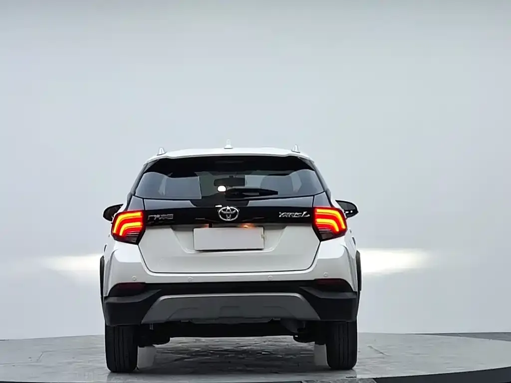 Toyota Yaris L — фото 3