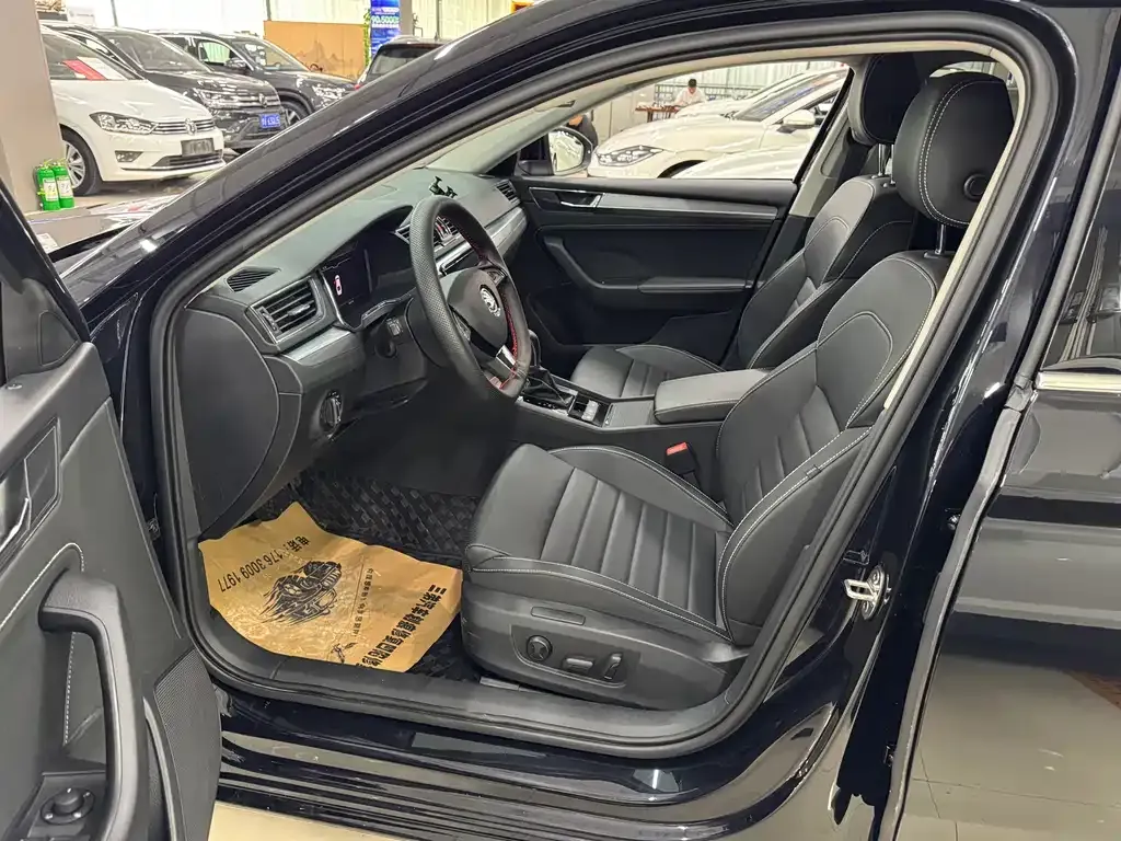 Skoda Superb 2023 из CN, фото 7