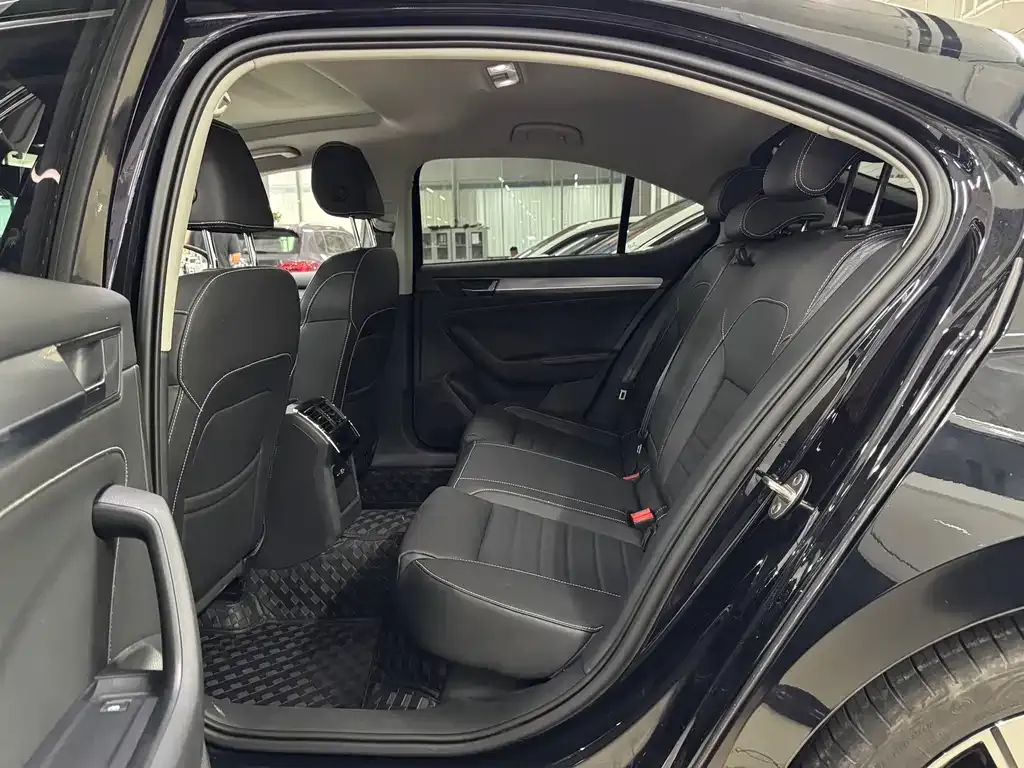 Skoda Superb 2023 из CN, фото 10