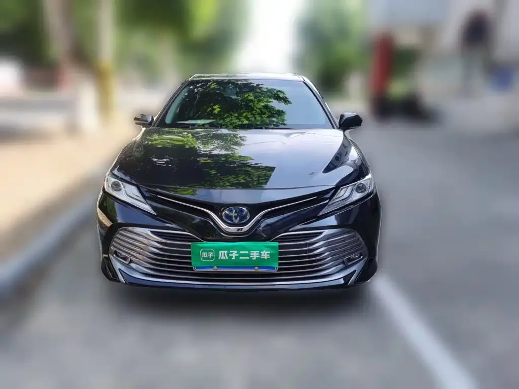 Toyota Camry — фото 2