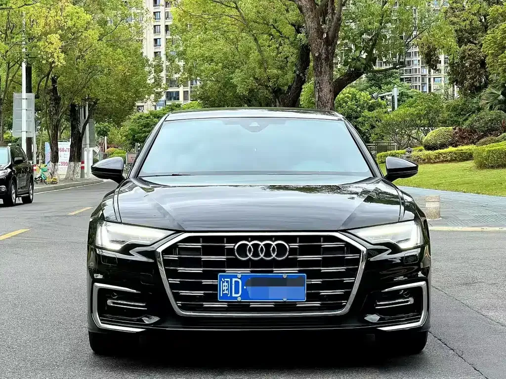 Audi A6L — фото 1
