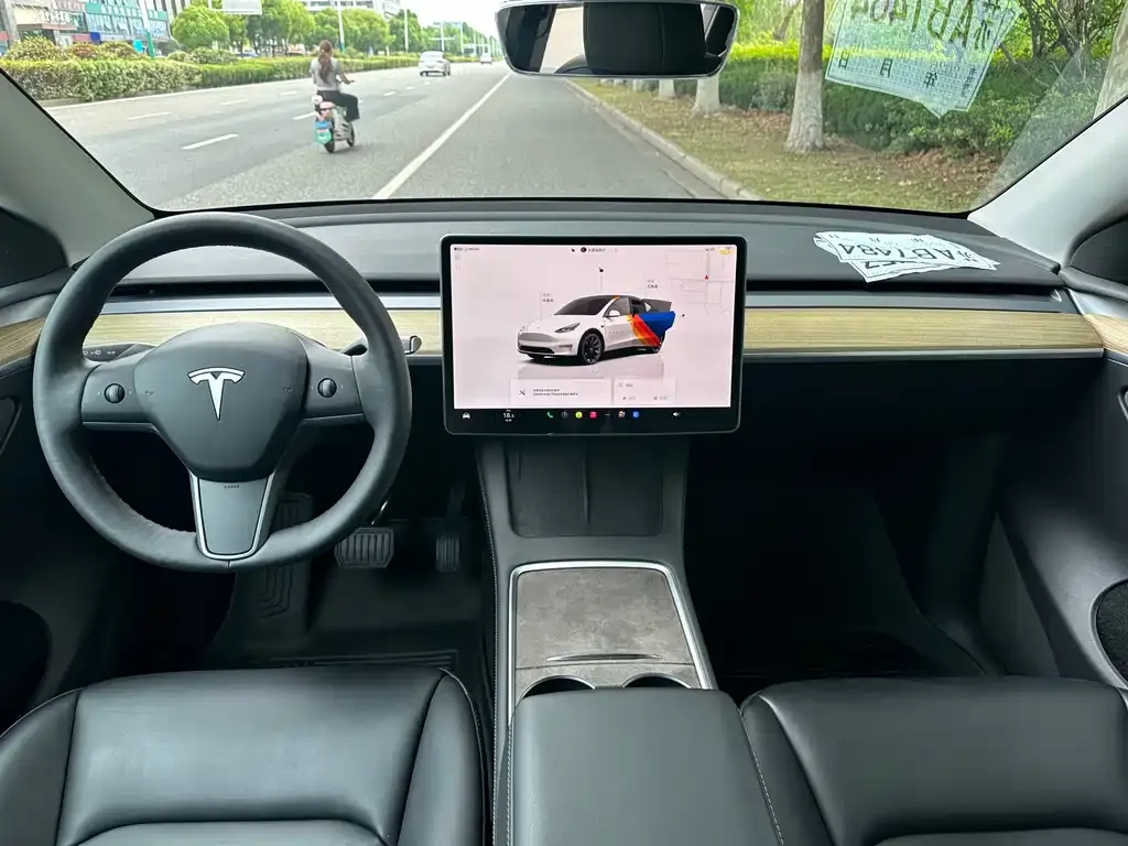 Tesla Model Y — фото 4