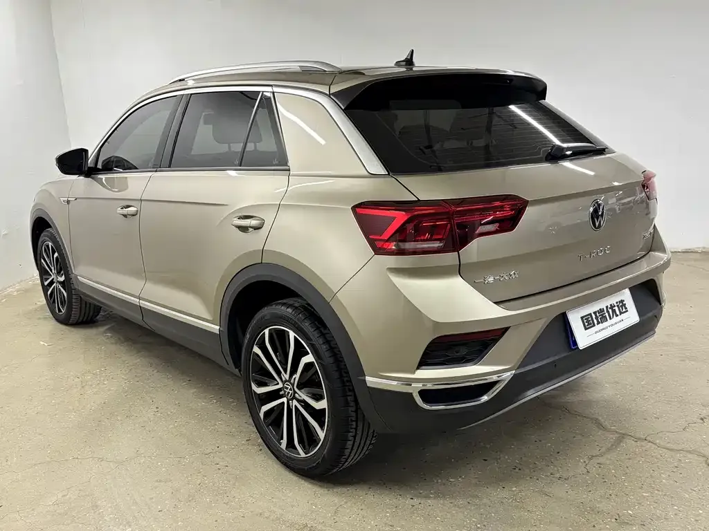 Volkswagen T-Roc — фото 6