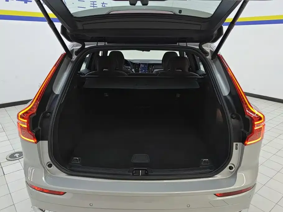 Volvo XC60 — фото 9