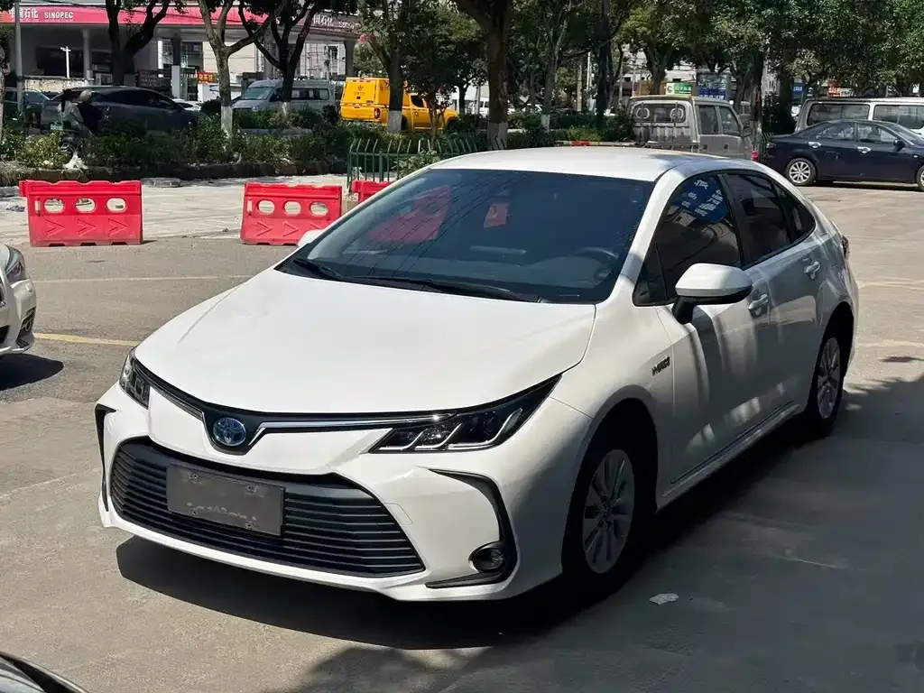 Toyota Corolla — фото 1