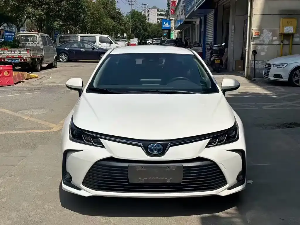 Toyota Corolla — фото 9