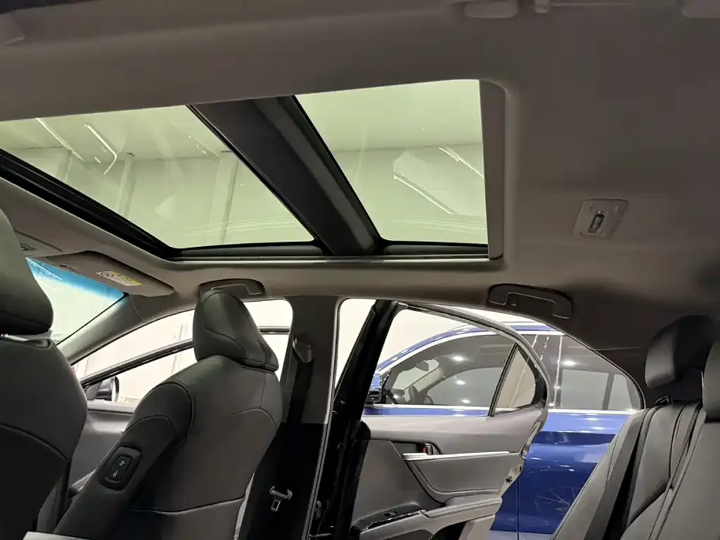 Toyota Camry 2023 из CN, фото 8