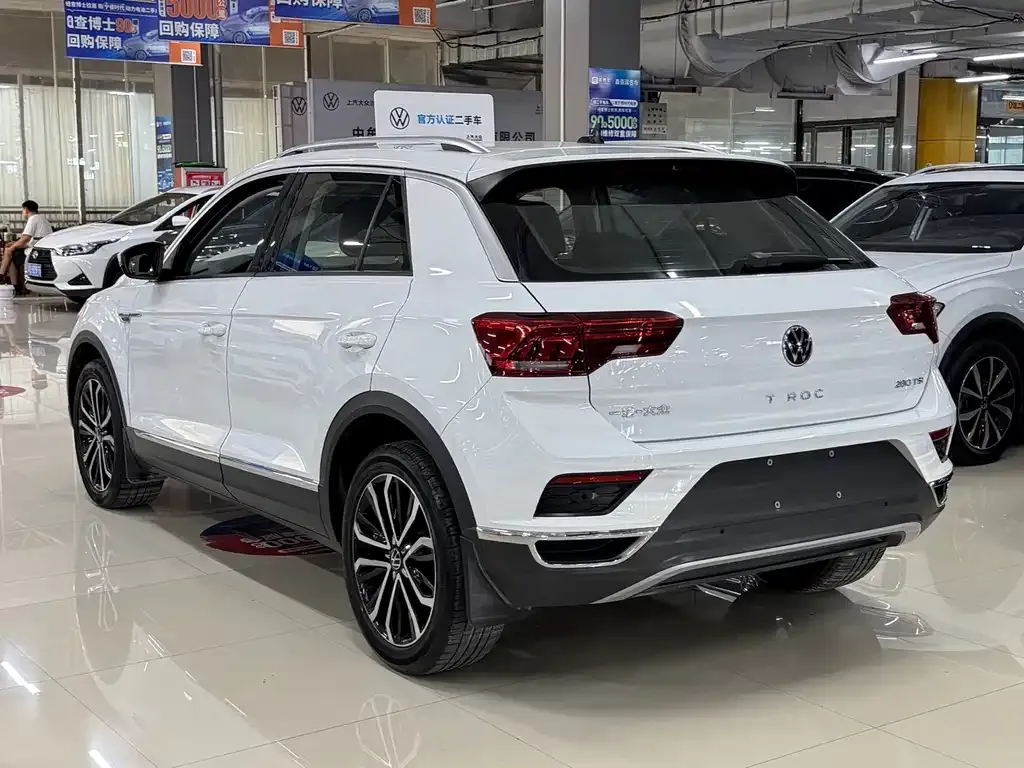 Volkswagen T-Roc — фото 10