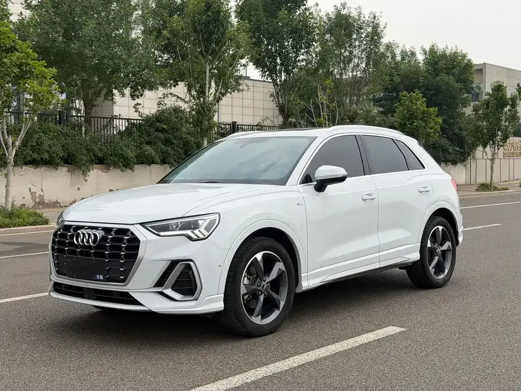 Audi Q3 — фото 1