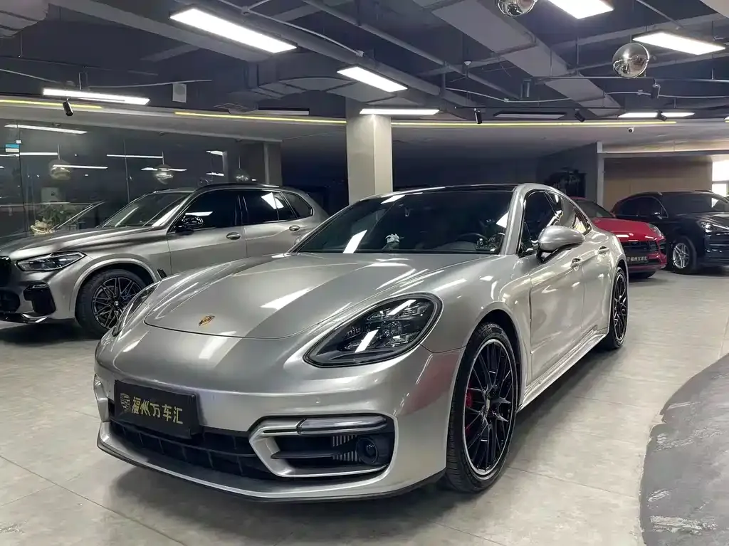 Porsche Panamera — фото 1