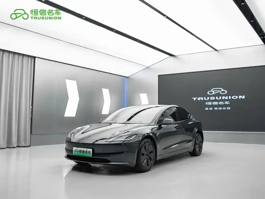 Tesla Model 3 — фото 1