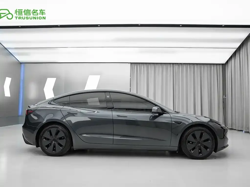 Tesla Model 3 — фото 10