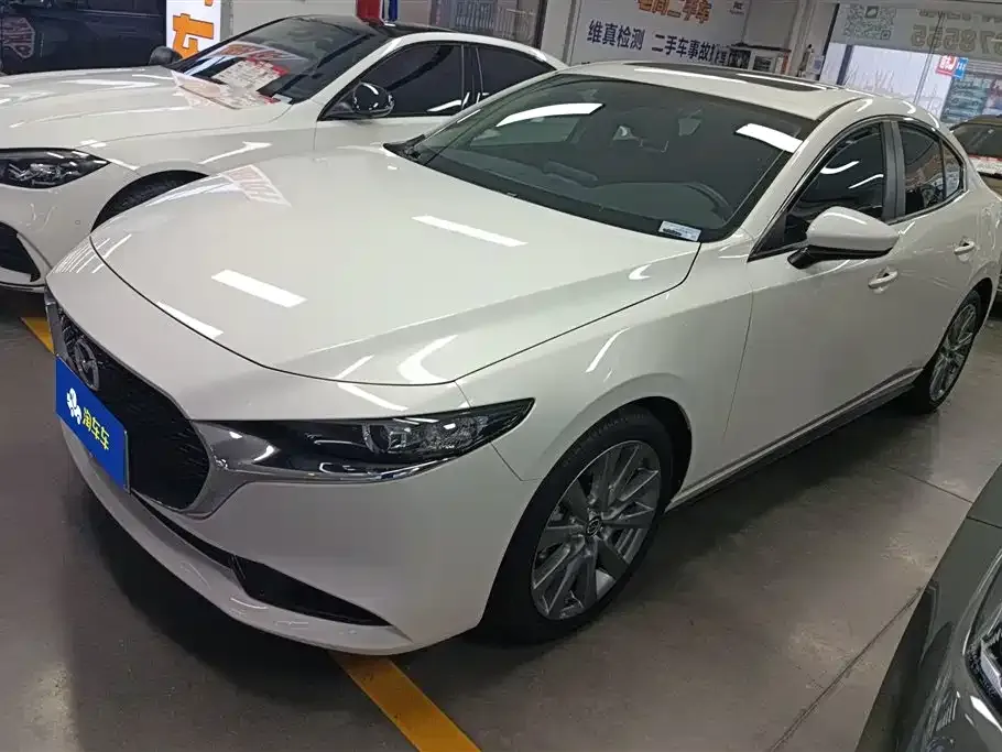 Mazda 3 Axela — фото 1