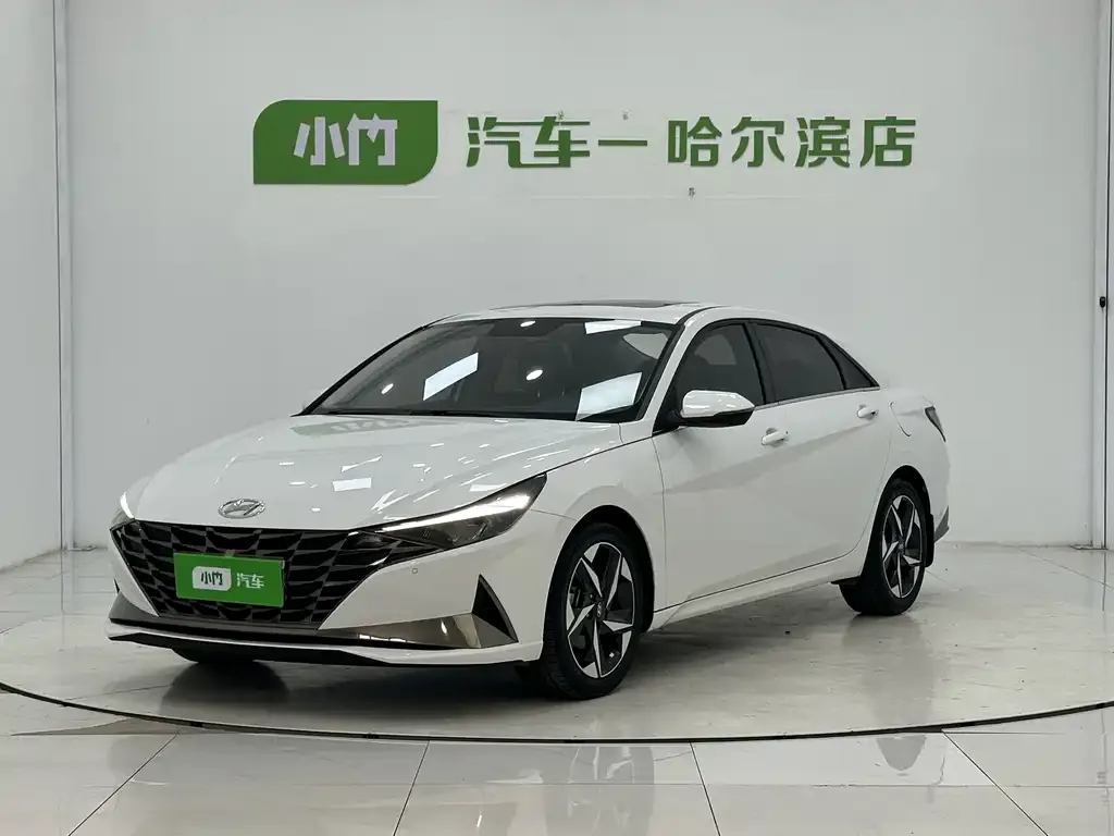Hyundai Elantra — фото 1