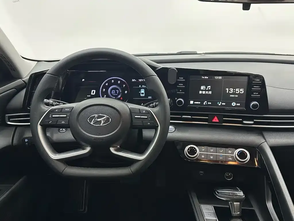 Hyundai Elantra — фото 10