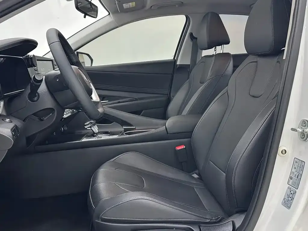 Hyundai Elantra — фото 9