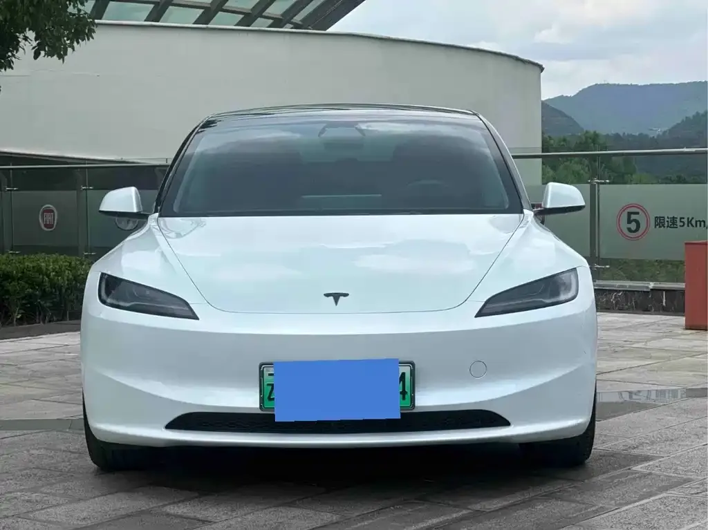 Tesla Model 3 — фото 8