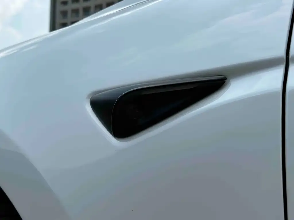 Tesla Model 3 — фото 4