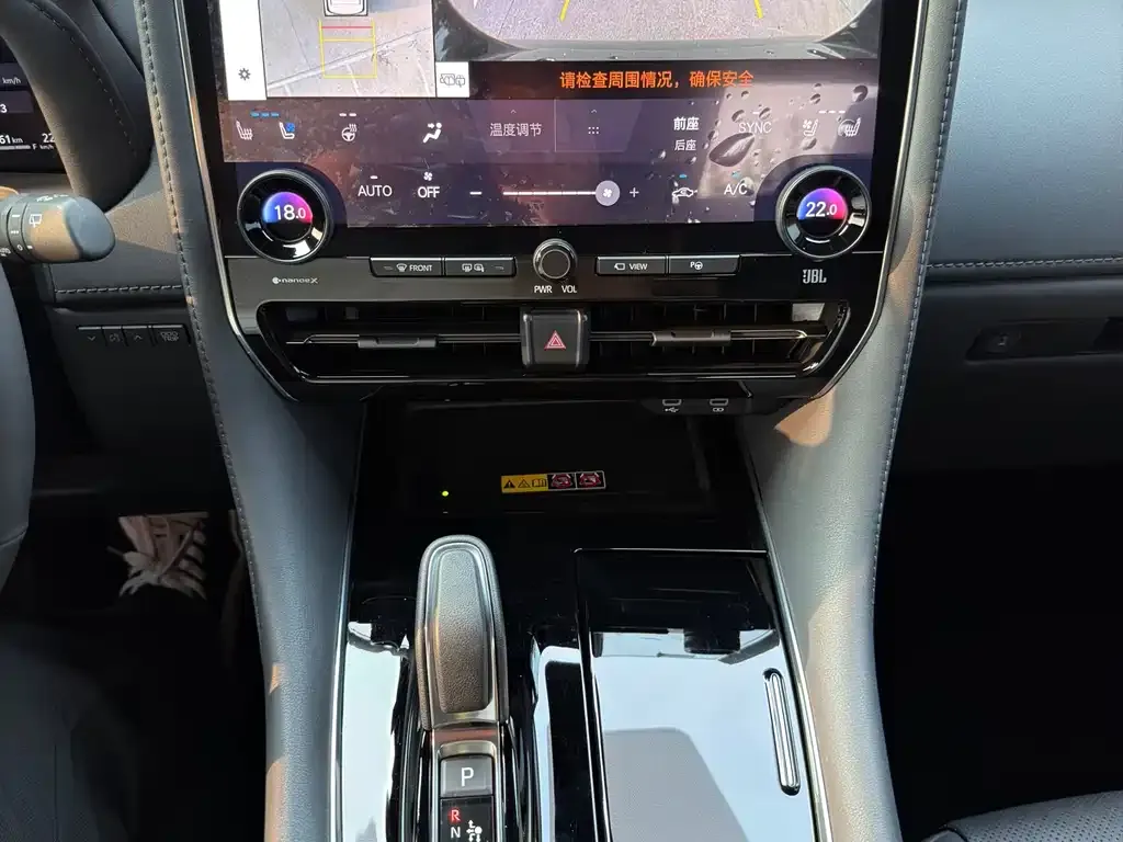 Toyota Vellfire — фото 9