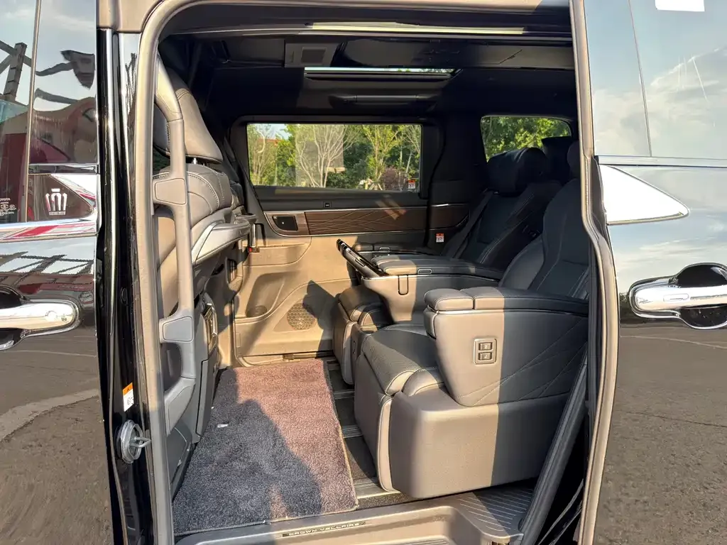 Toyota Vellfire — фото 3