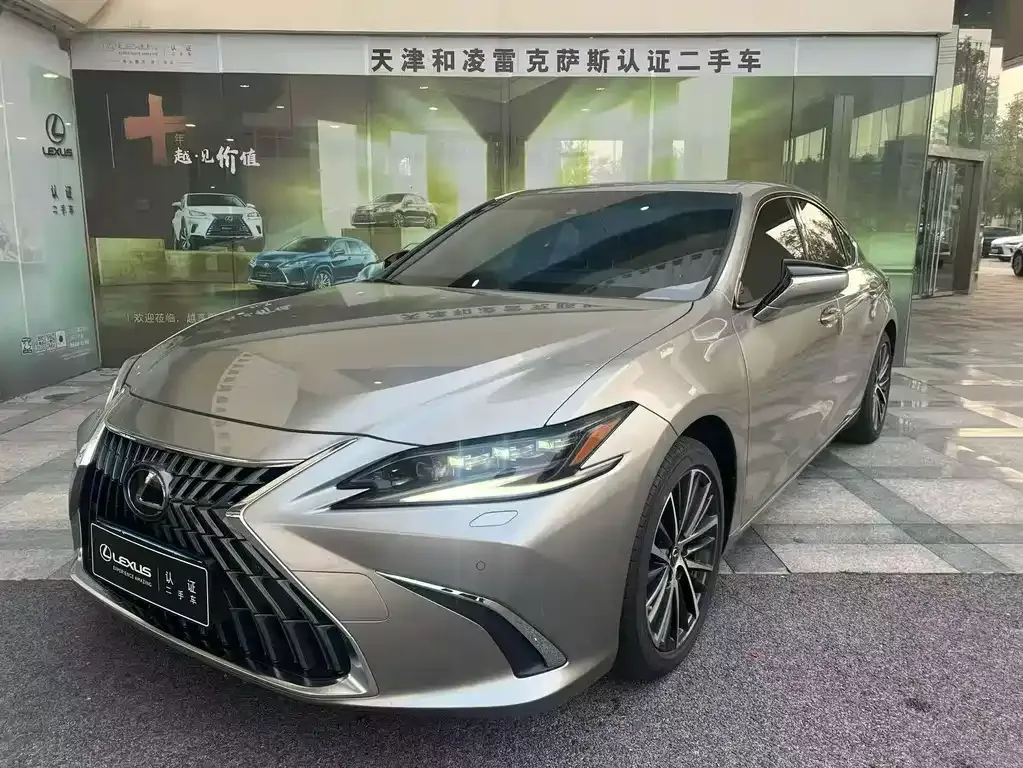 Lexus ES — фото 1