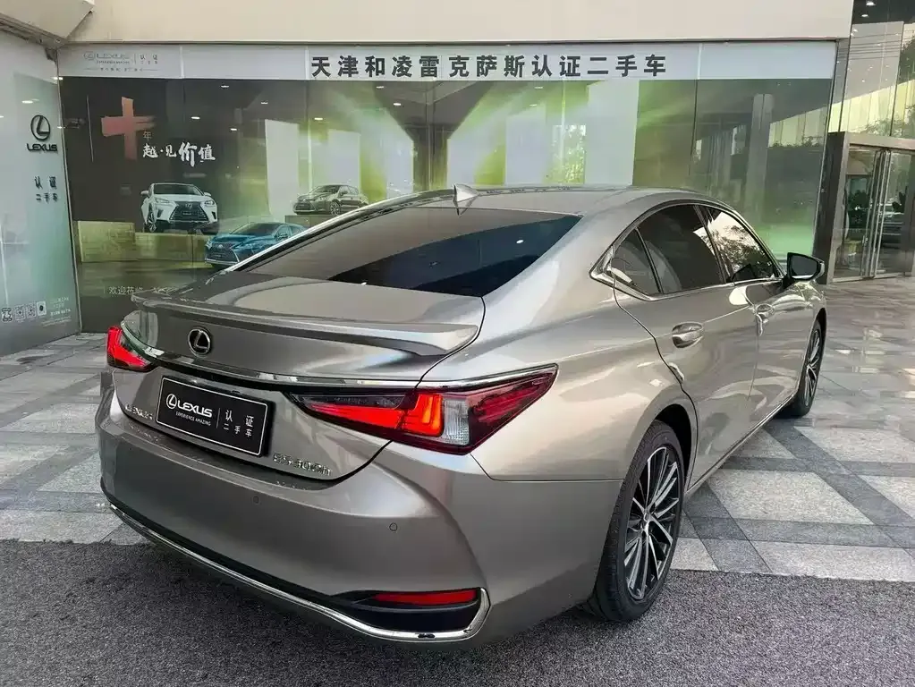 Lexus ES — фото 9