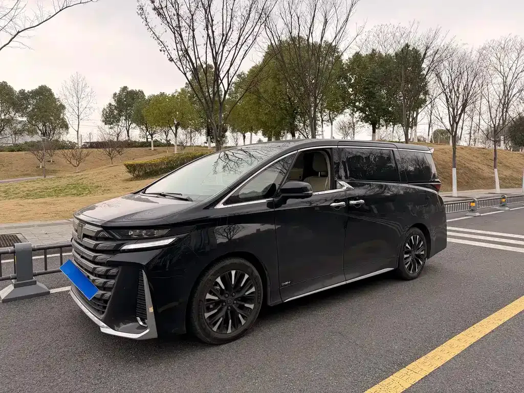 Toyota Vellfire — фото 8