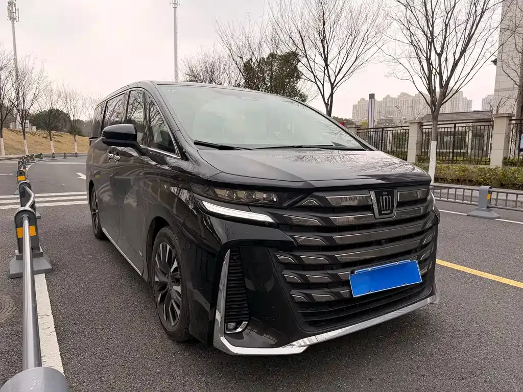Toyota Vellfire — фото 9